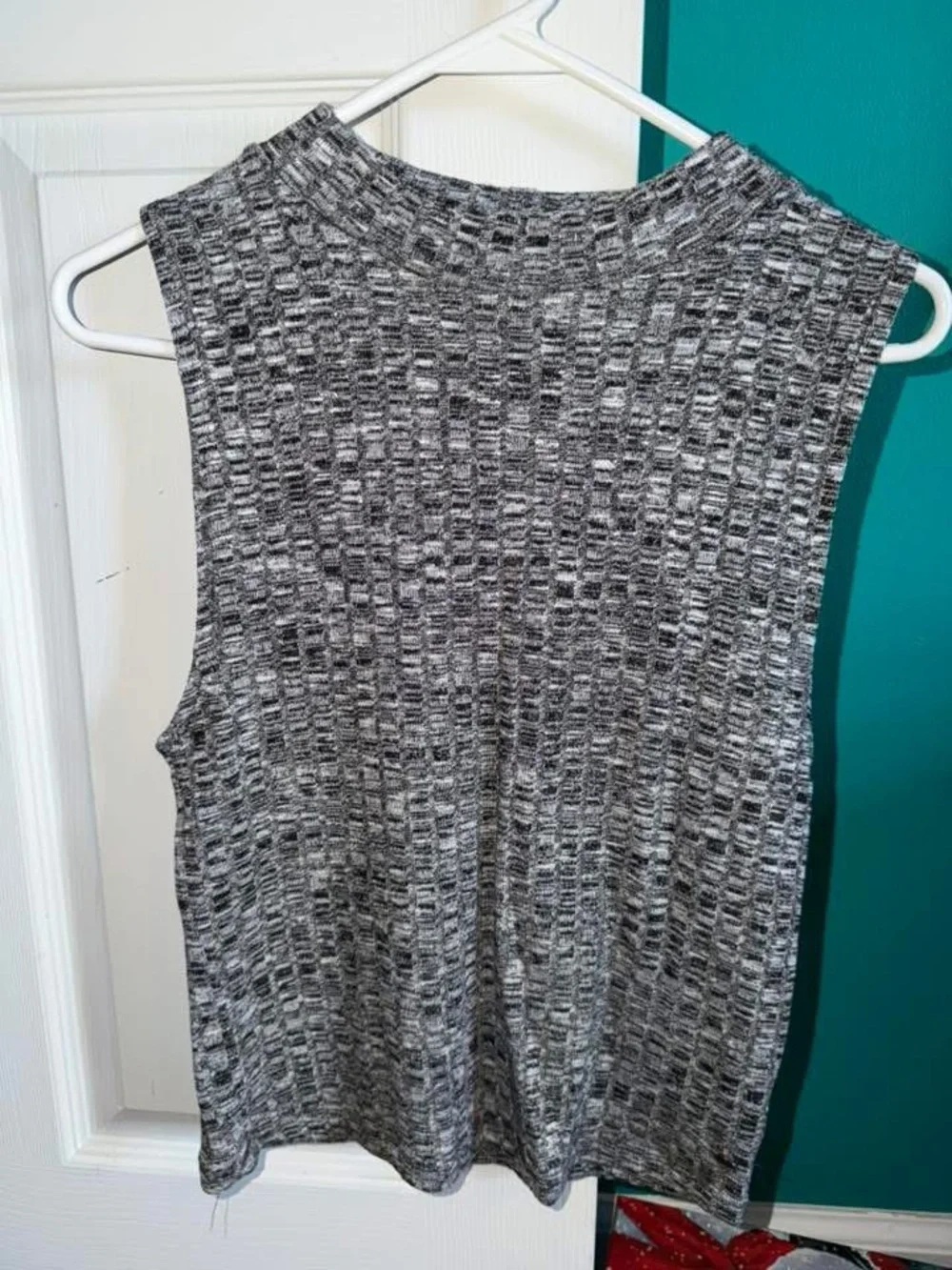 American Eagle Outfitters Marled Gray Sleeveless Mock Neck Tank
